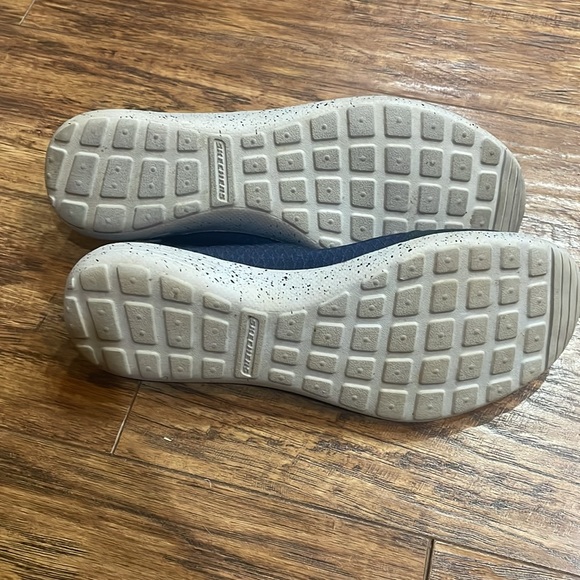 Skechers Air cooled memory foam shoes - Picture 5 of 6
